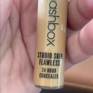 BNIB Smashbox Studio Skin Flawless 24 hr concealer